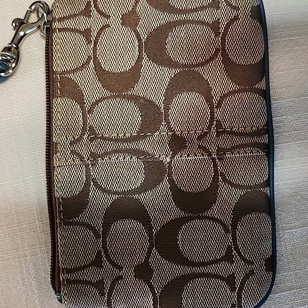 Coach - Picture 2 of 4